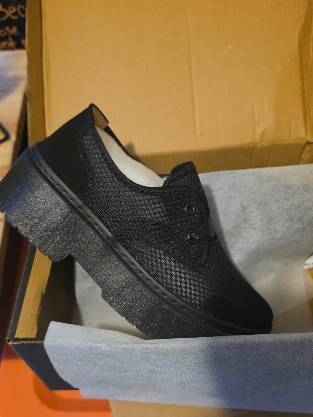 Classic Black Womens Casual Lace-Up Shoe